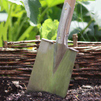 Buy Gardening Garden Spades Online Today Find Garden Spades deals Online - Keep your garden happy with Egardener Online